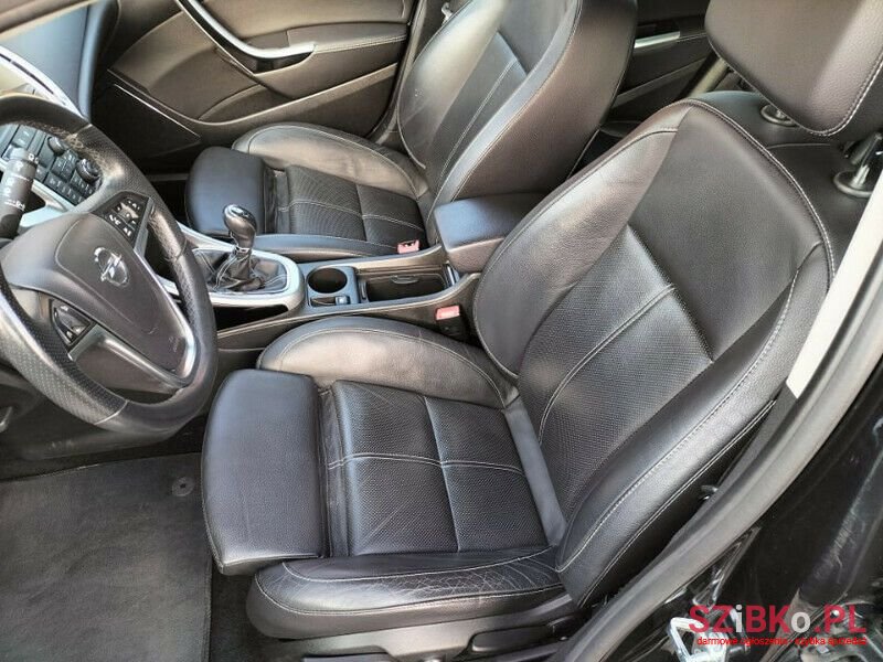 2010' Opel Astra photo #5