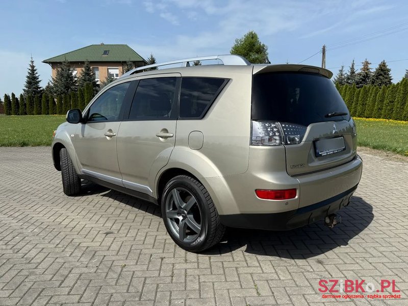 2008' Mitsubishi Outlander 2.4 4Wd Cvt Intense photo #2