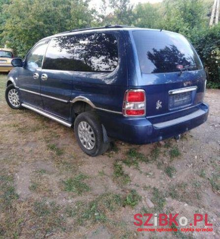 2002' Kia Carnival photo #1