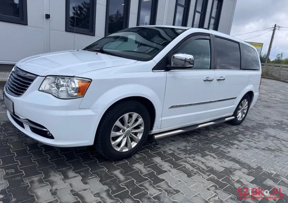 2015' Chrysler Town & Country 3.6 Limited photo #4