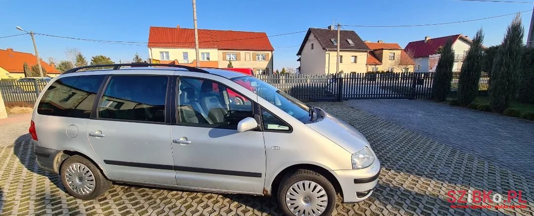 2002' Volkswagen Sharan photo #5