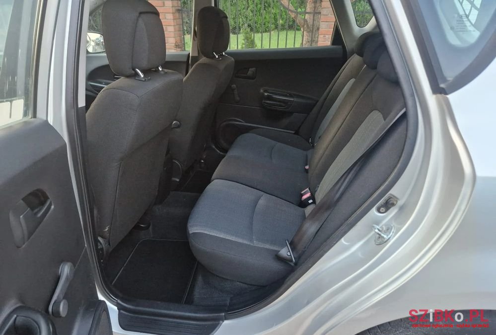 2010' Kia Ceed photo #2