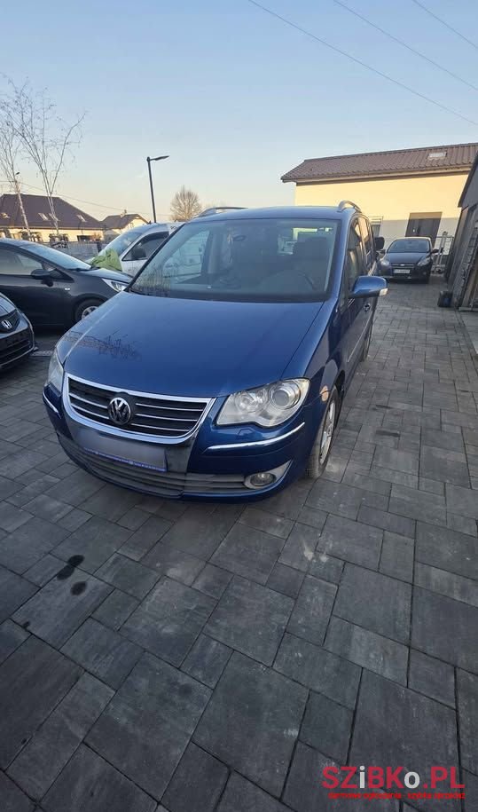 2009' Volkswagen Touran photo #5