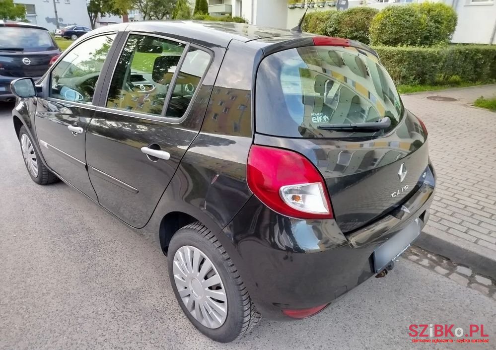 2011' Renault Clio photo #5