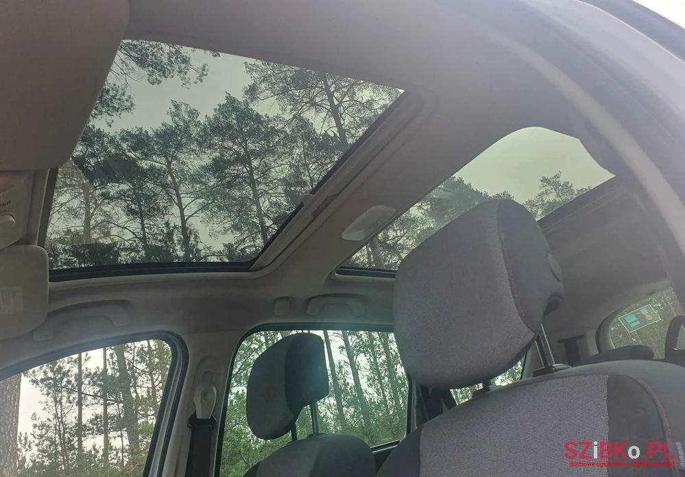 2013' Renault Scenic photo #3