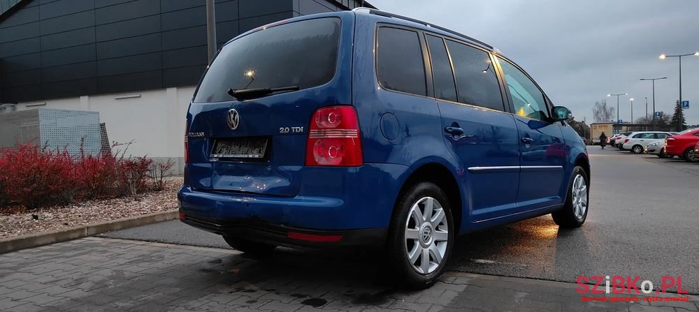 2008' Volkswagen Touran photo #3