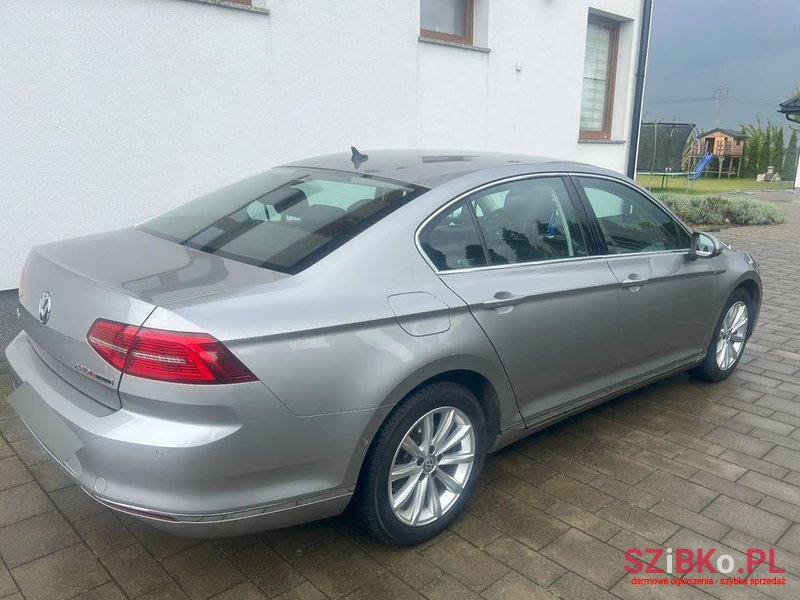 2015' Volkswagen Passat photo #5