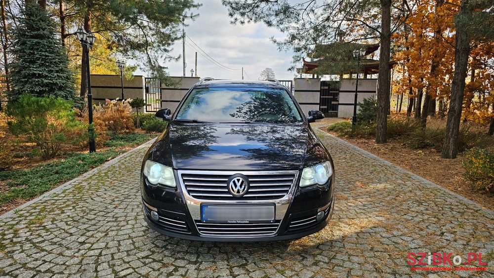 2005' Volkswagen Passat photo #2