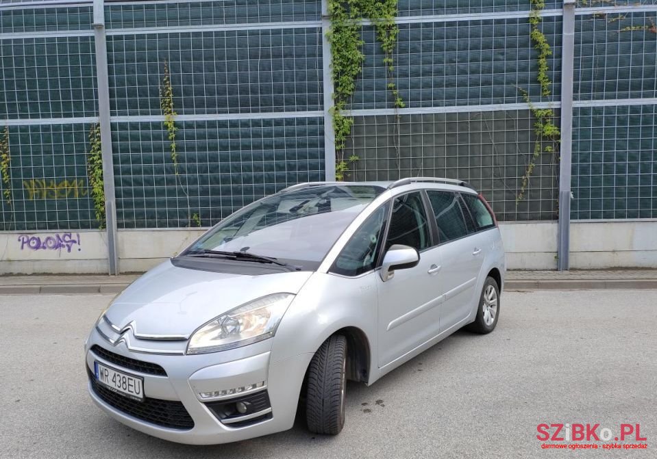 2012' Citroen C4 Picasso photo #2