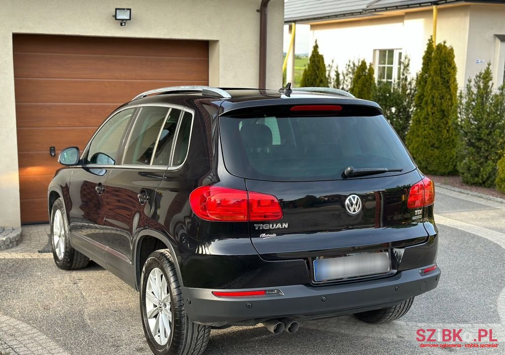 2012' Volkswagen Tiguan photo #5