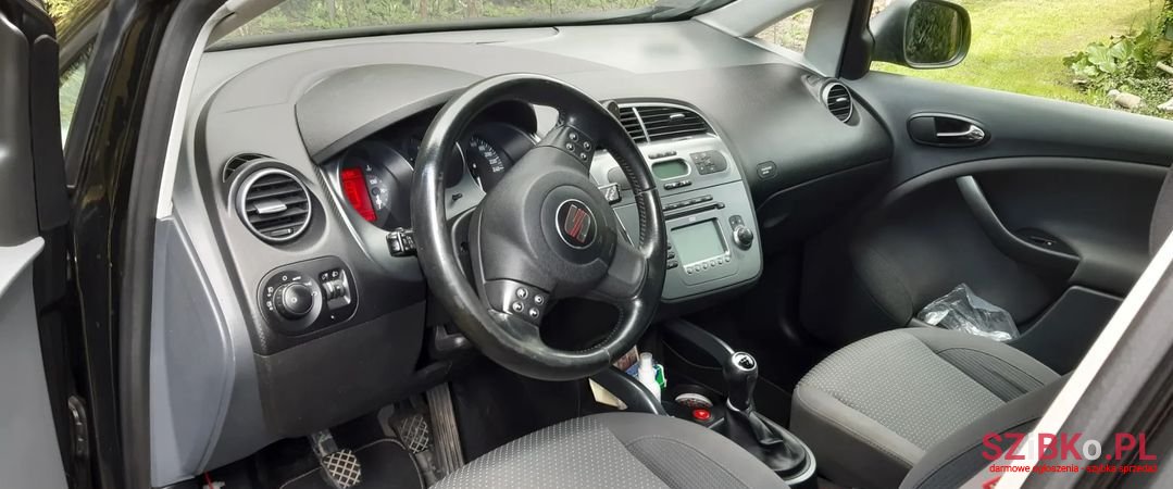 2008' SEAT Altea XL photo #4