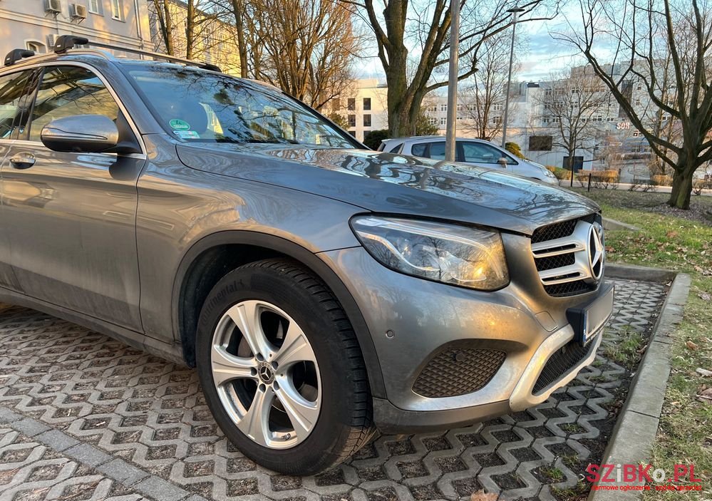 2018' Mercedes-Benz GLC 220 D 4-Matic photo #3