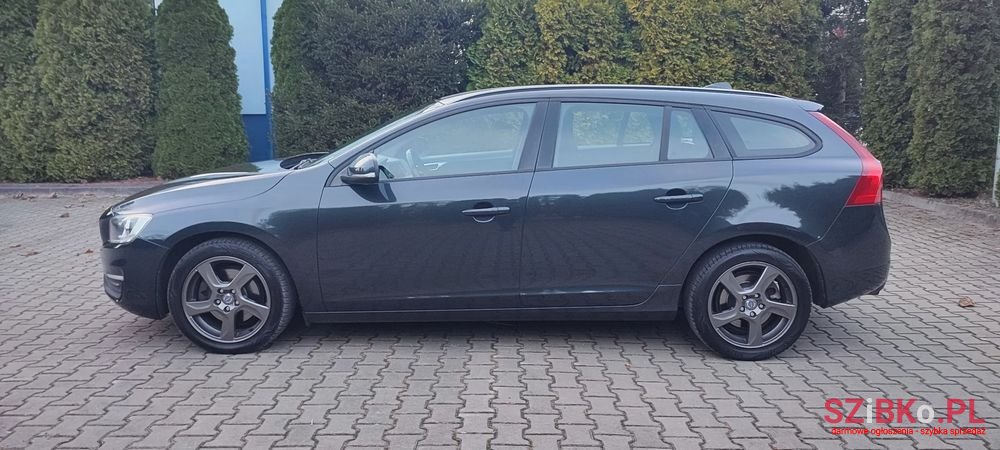 2013' Volvo V60 D2 Momentum photo #1