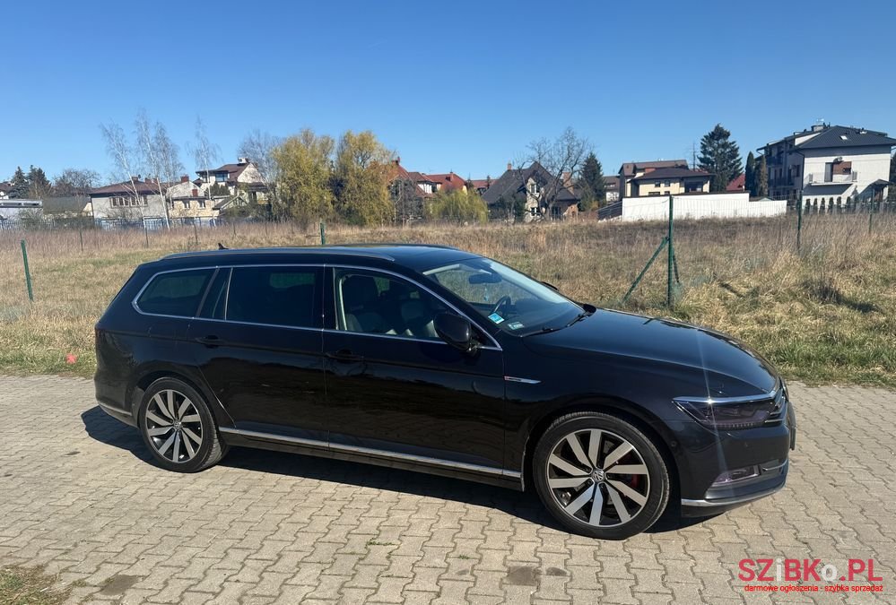 2015' Volkswagen Passat photo #3
