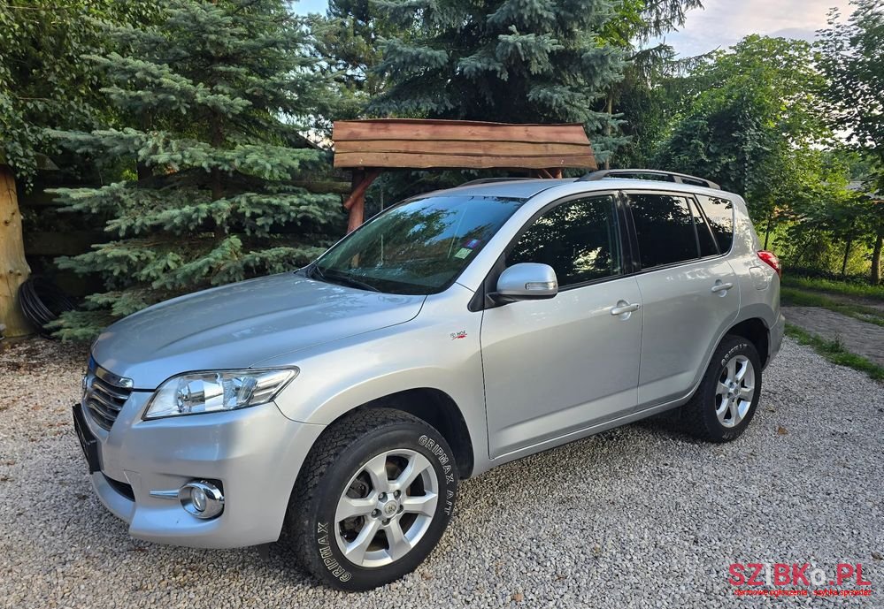 2011' Toyota RAV4 2.2 D-4D 4X4 Life photo #3