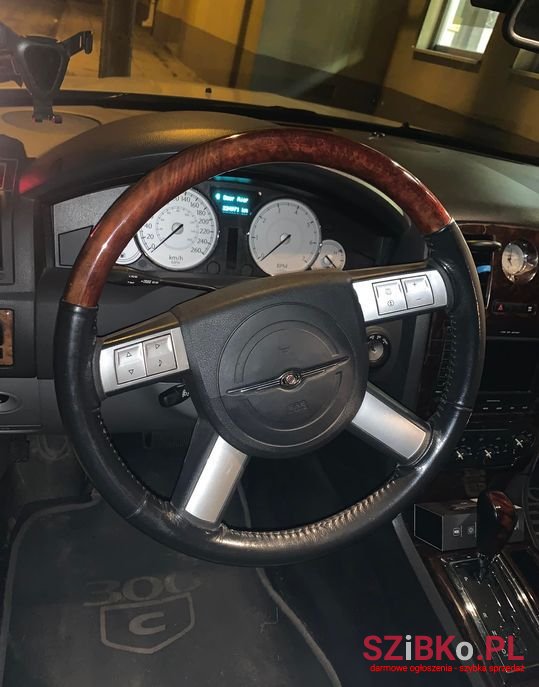 2005' Chrysler 300C photo #3