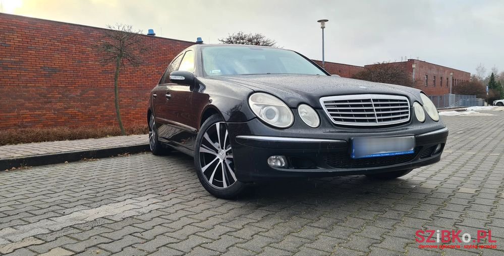 2004' Mercedes-Benz E-Class photo #3