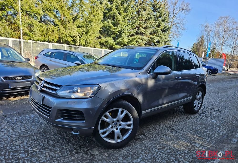 2013' Volkswagen Touareg photo #2