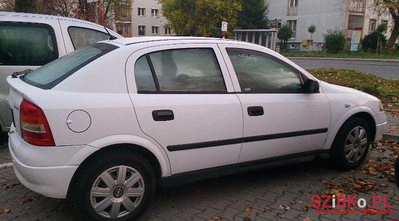 2006' Opel Astra photo #1