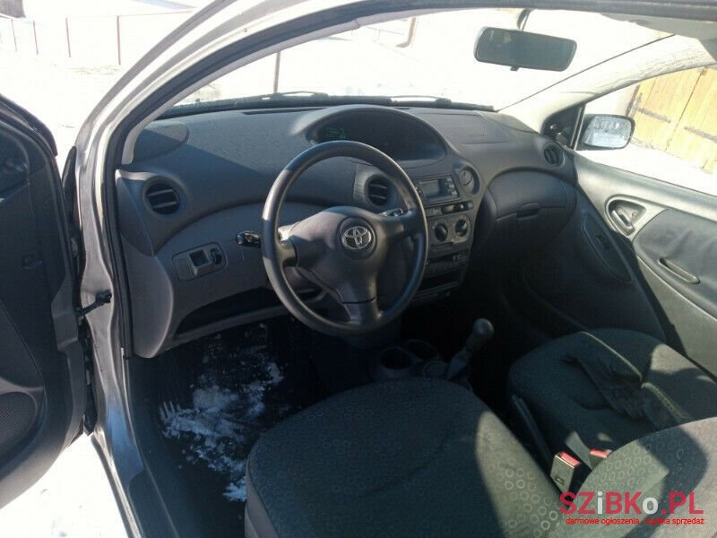 2004' Toyota Yaris photo #3