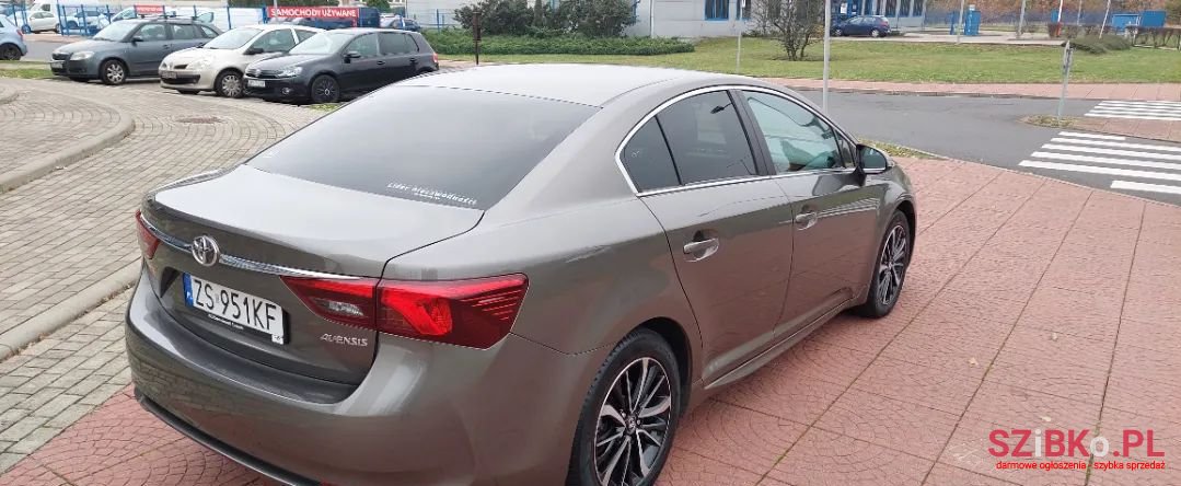 2018' Toyota Avensis photo #3