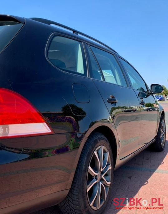 2009' Volkswagen Golf photo #6