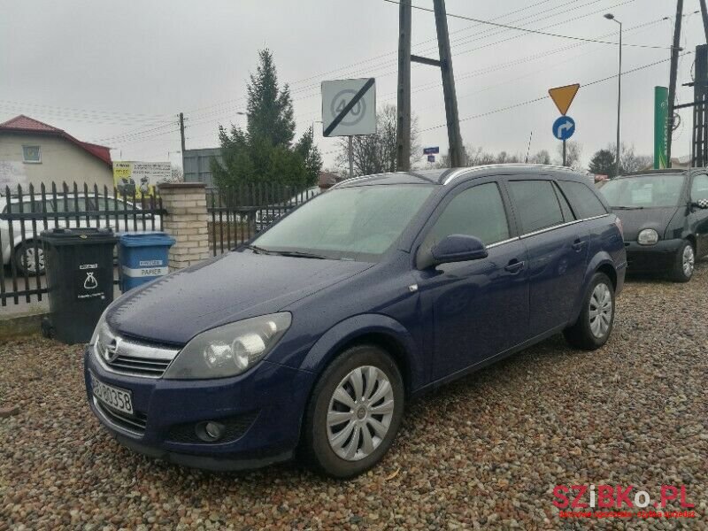 2011' Opel Astra photo #1