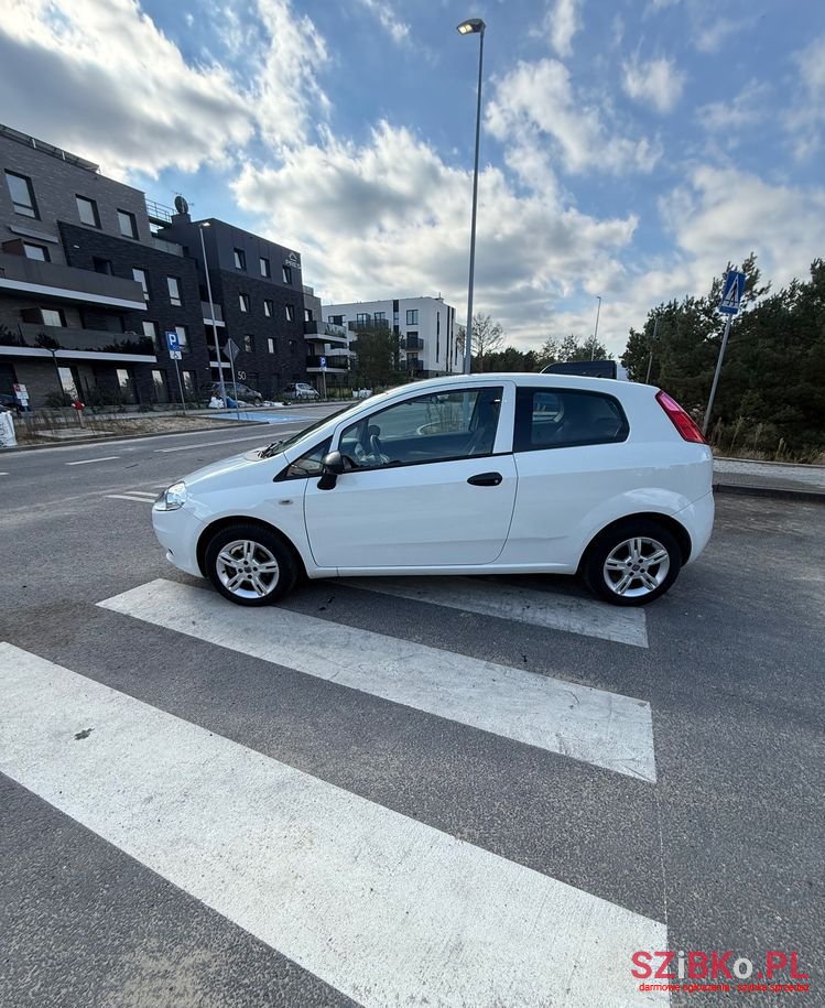 2012' Fiat Punto photo #4