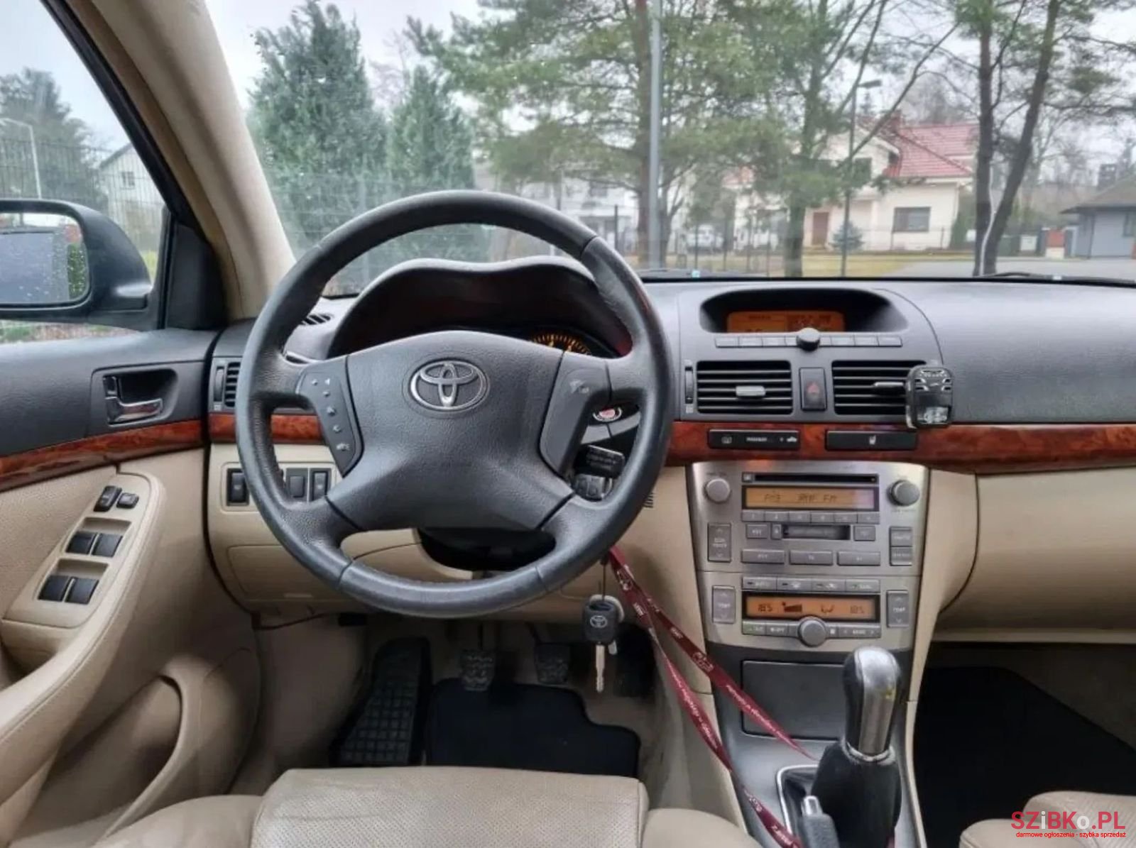 2004' Toyota Avensis photo #6