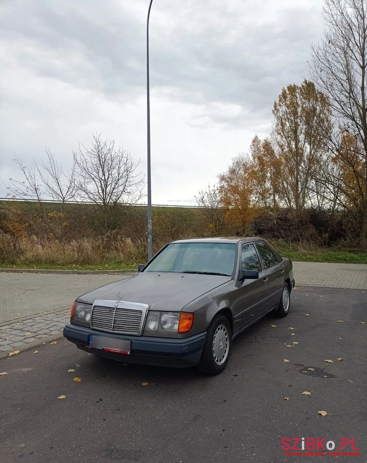 1988' Mercedes-Benz W124 photo #1