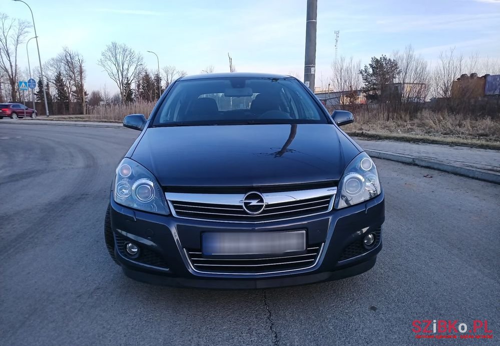 2008' Opel Astra photo #2