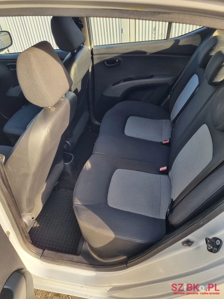 2011' Hyundai i10 1.1 Premium photo #3