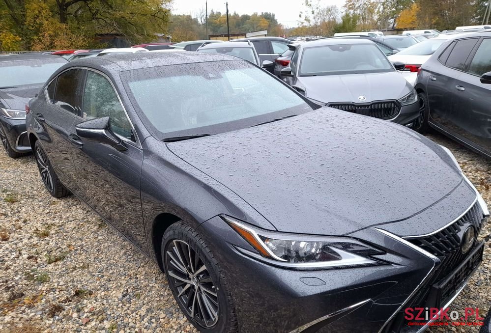 2024' Lexus ES photo #1