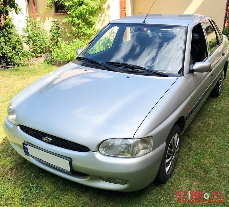 2000' Ford Escort photo #3