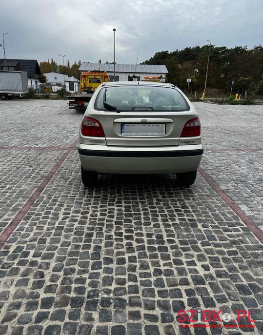 2002' Renault Megane photo #2