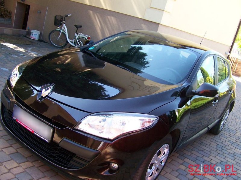 2011' Renault Megane photo #1