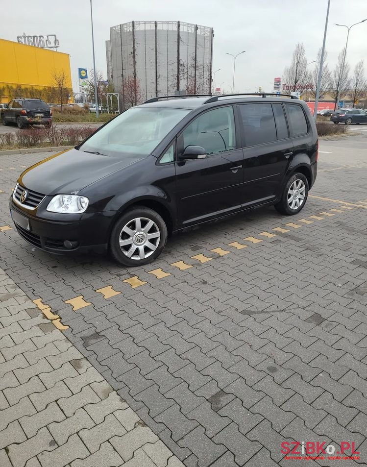 2006' Volkswagen Touran 2.0 Tdi Trendline photo #2
