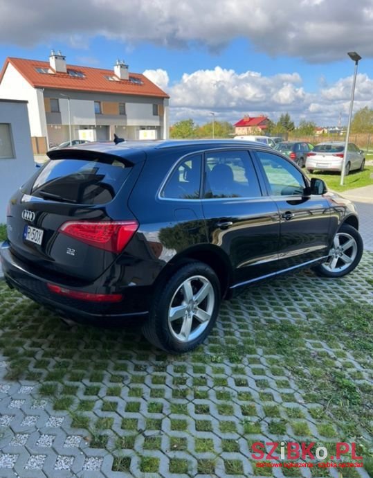 2010' Audi Q5 photo #5