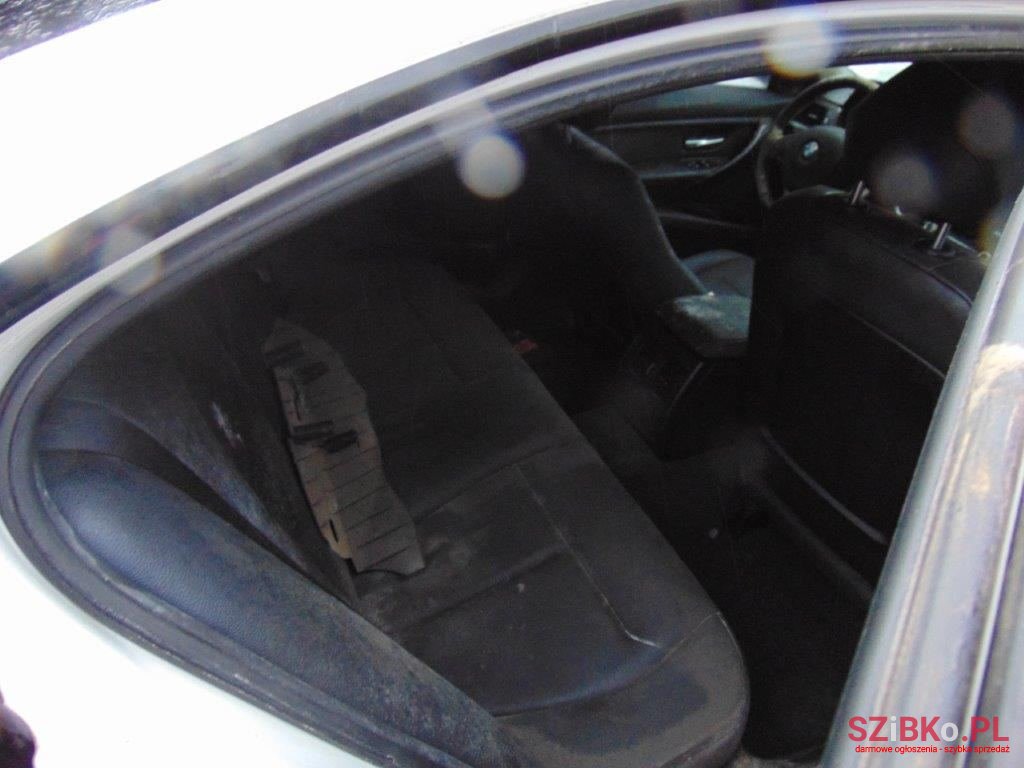 2015' BMW 3 Series 320 photo #4