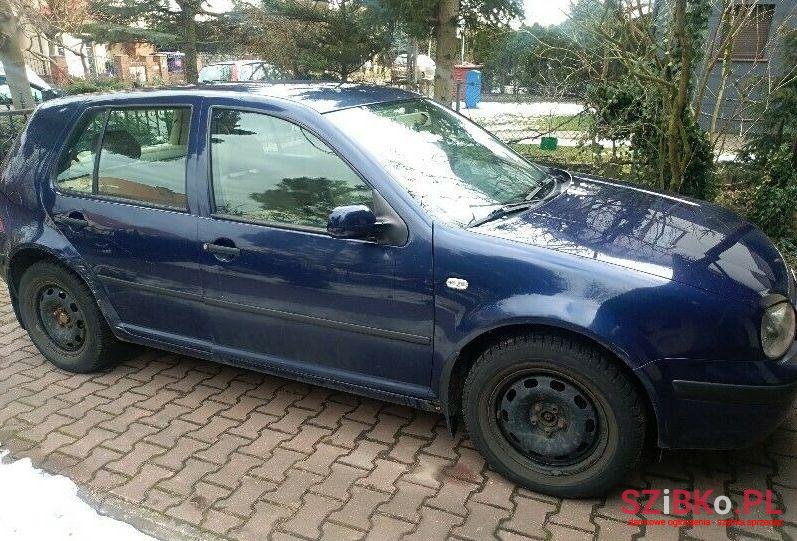 2001' Volkswagen Golf photo #1