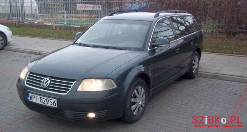 2004' Volkswagen Passat photo #1