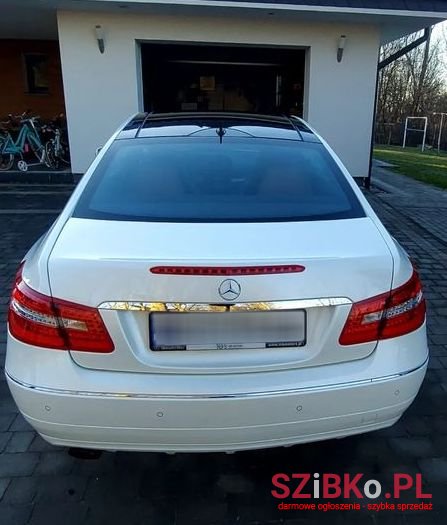 2010' Mercedes-Benz E-Class photo #2