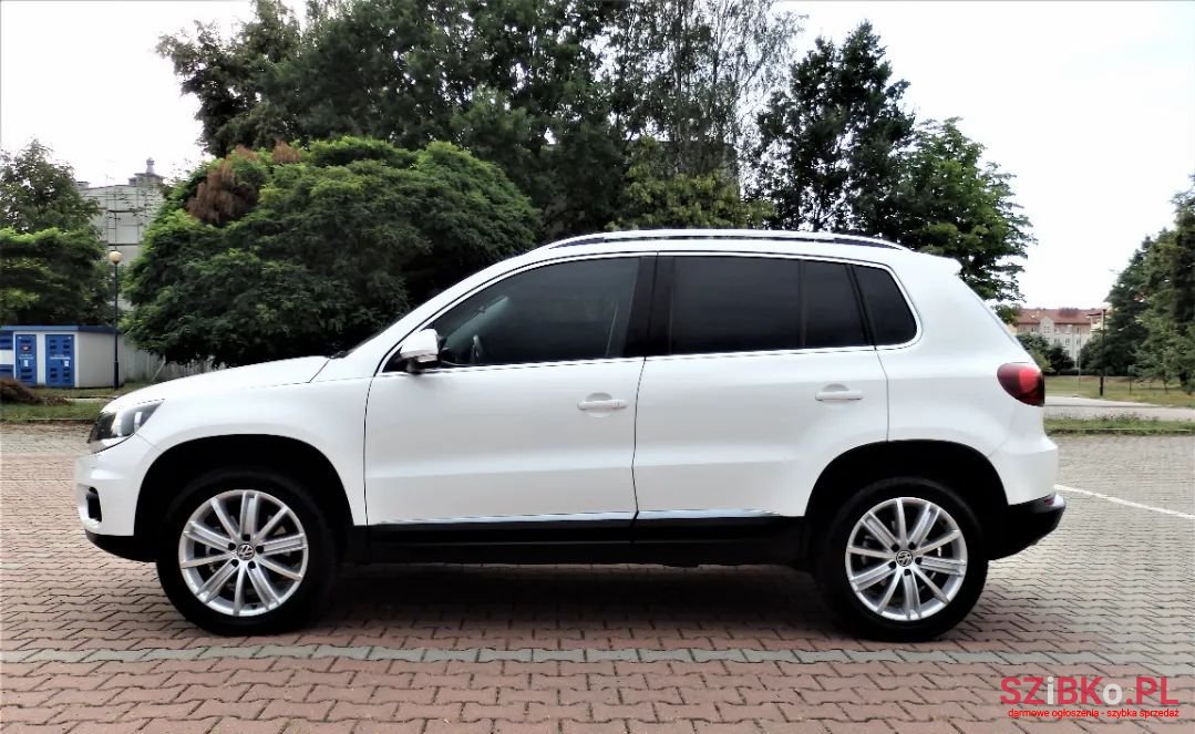 2011' Volkswagen Tiguan photo #3