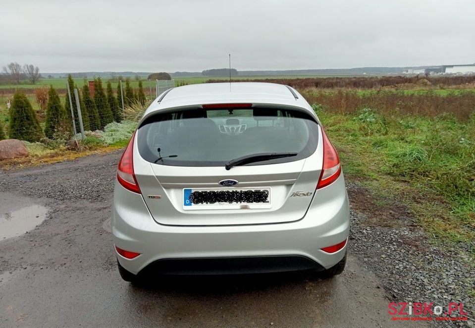 2011' Ford Fiesta photo #5