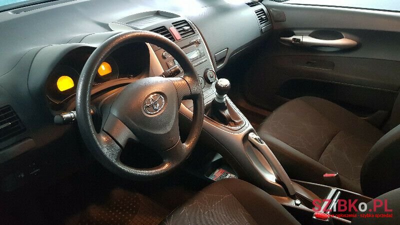 2009' Toyota Auris photo #2