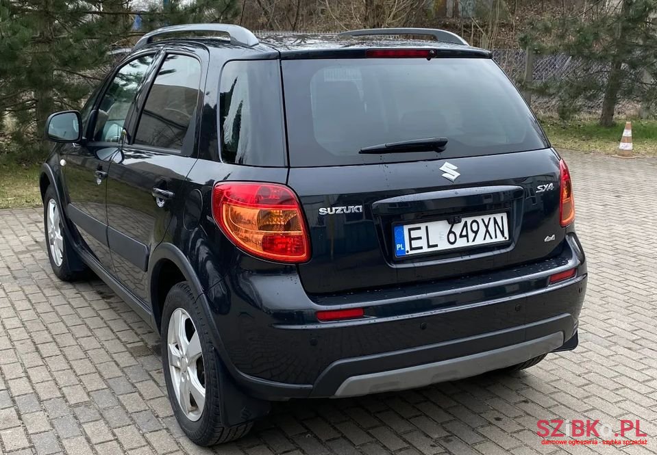 2010' Suzuki SX4 photo #4