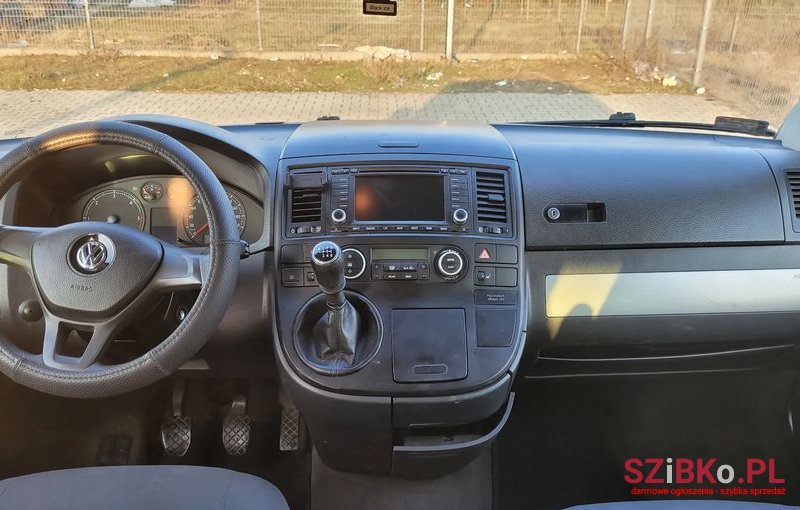 2005' Volkswagen Caravelle photo #2