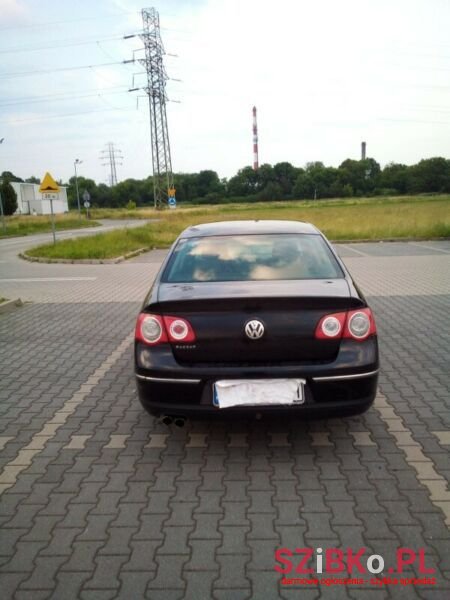 2005' Volkswagen Passat photo #5