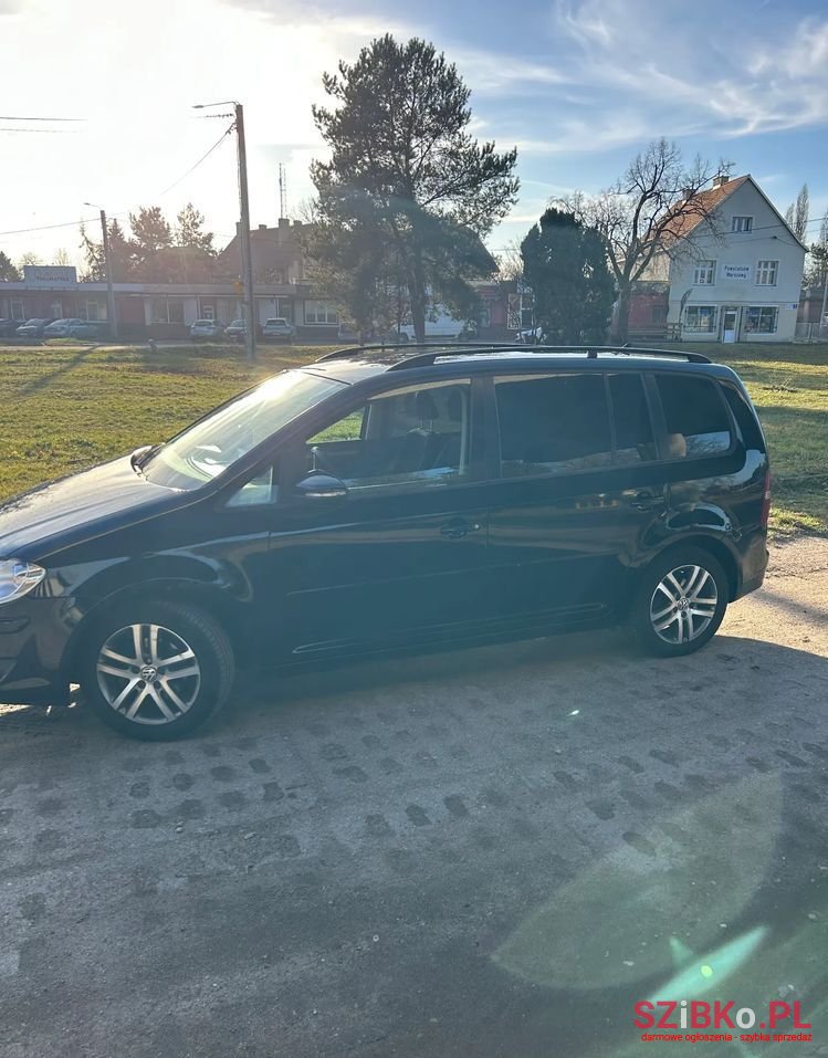 2010' Volkswagen Touran photo #4