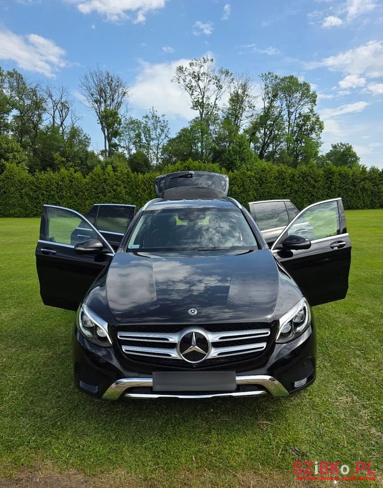 2018' Mercedes-Benz GLC 220 D 4-Matic photo #2